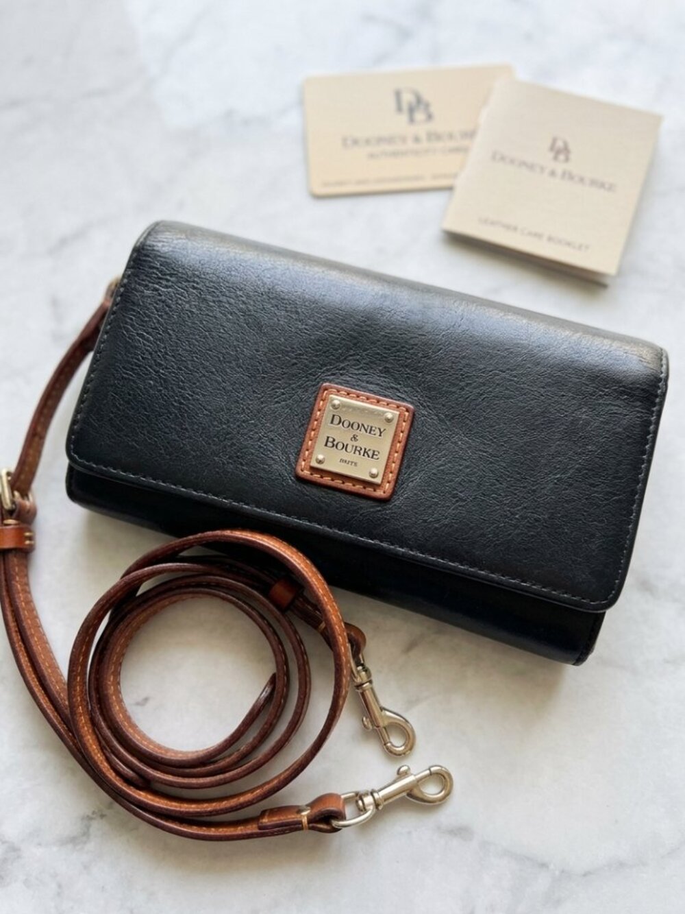 Vintage Dooney Bourke Black Tan Leather Crossbody Wallet Bag Organizer Clutch